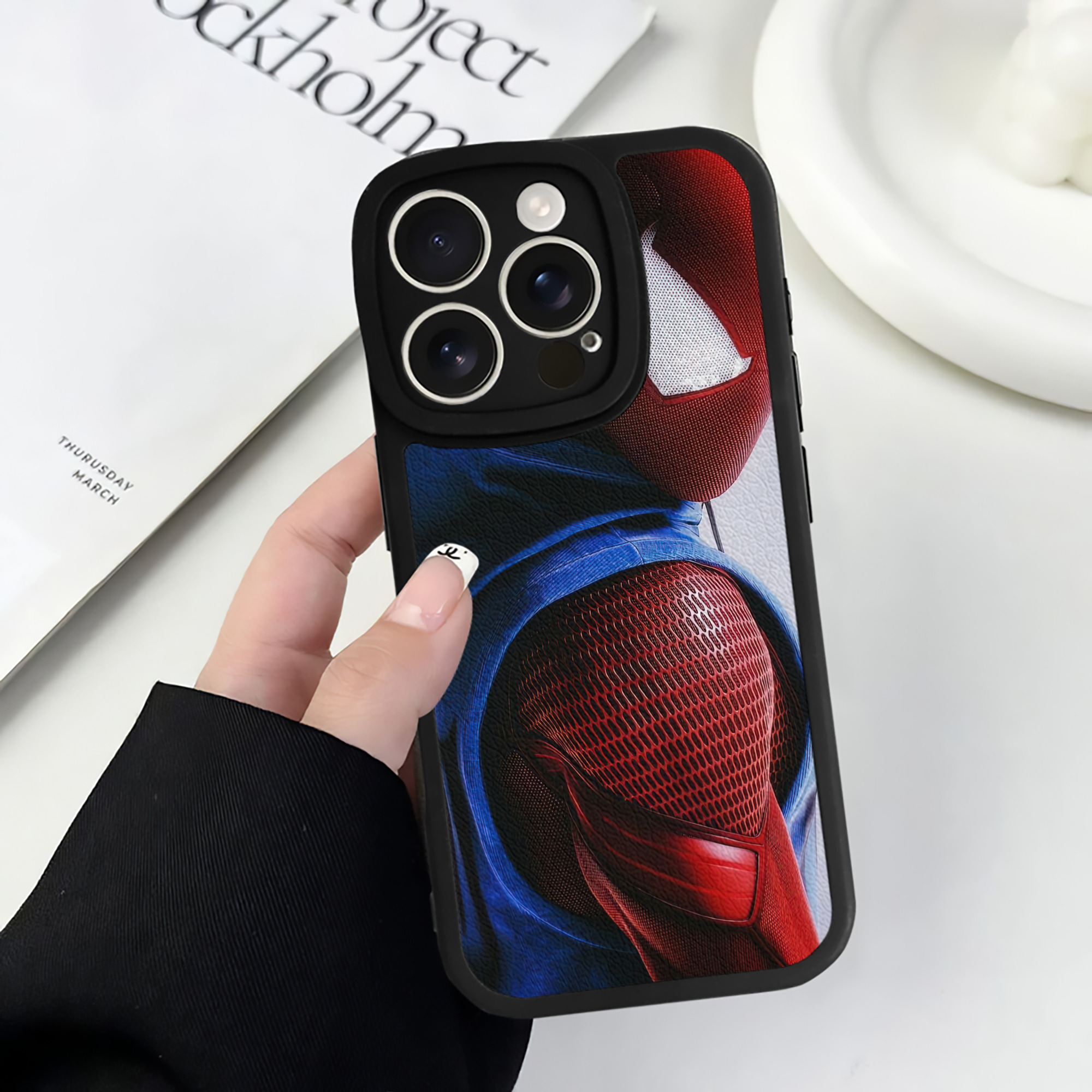 （画像用） Spider Man スパイダーマン 【iPhone 16シリーズ対応】シリコンスマホケース（レザー調） 材質：シリコン